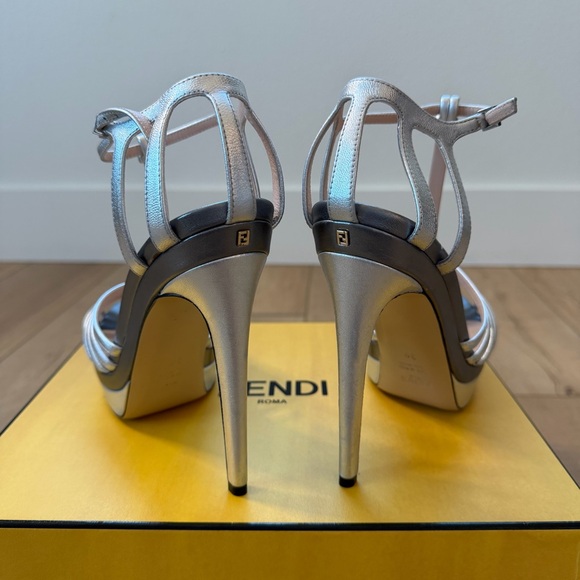 Fendi Silver Metallic T-strap Argento Steel Platform Pumps - Picture 4 of 6